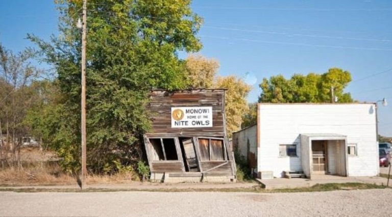 take-a-look-at-america-s-smallest-town-a-population-of-1